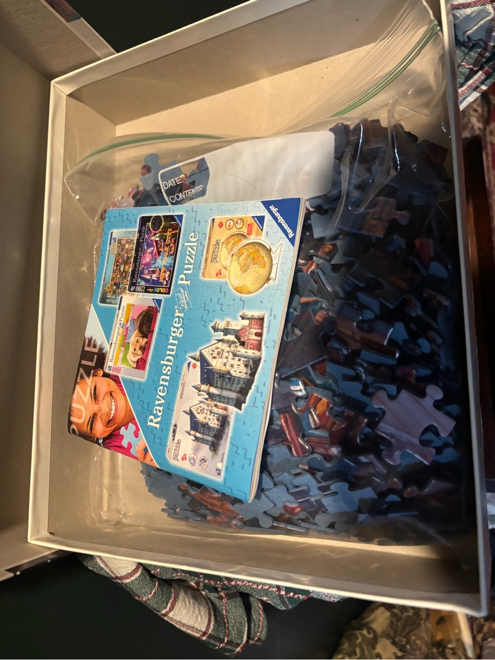 Ravensburger 500-Piece Sitting Room Parlor Scene Puzzle - Soft Click - Picture 4 of 4